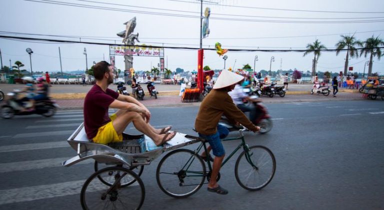 Du lịch Châu Đốc An Giang bằng xe đạp lôi cũng là một nét văn hóa (ảnh sưu tầm)