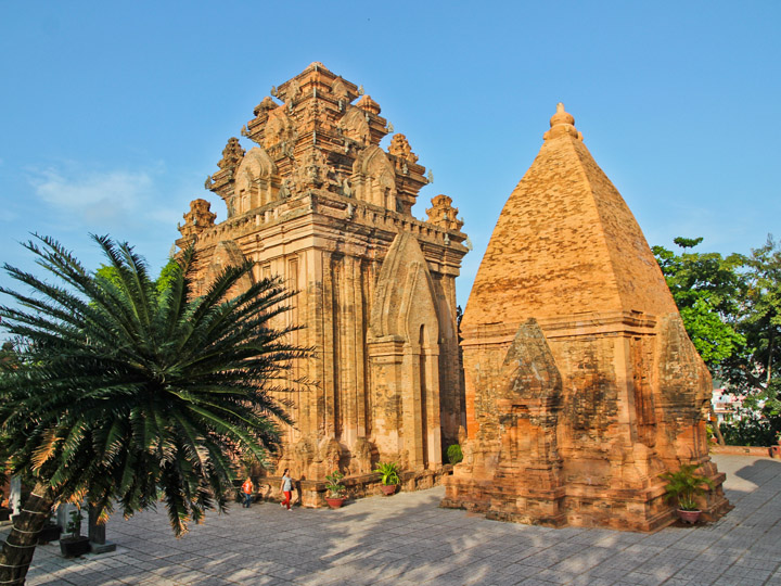 6. Du lịch Nha Trang thăm Tháp Bà Ponagar