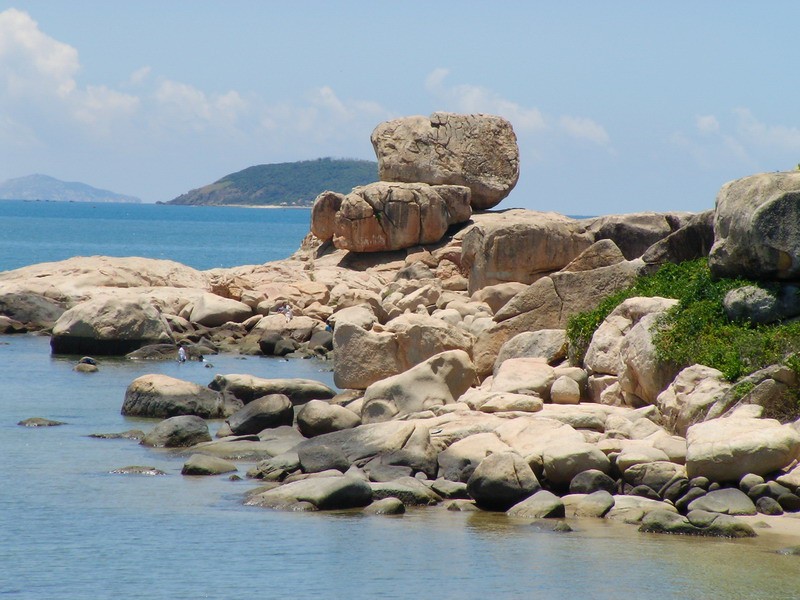 7. Hòn Chồng – Hòn Vợ
